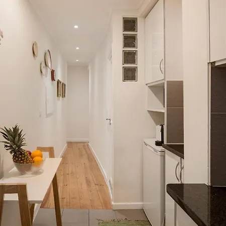 Alfama Cozy Hideaway | 2br Апартаменты *