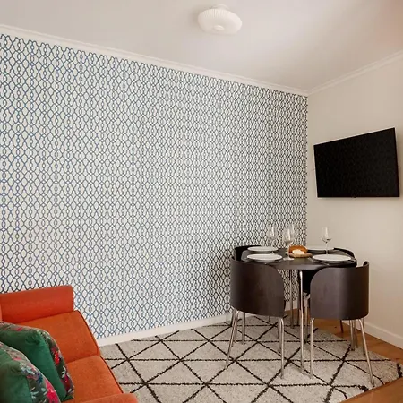 Alfama 2br | Walk To The Castle Апартаменты *