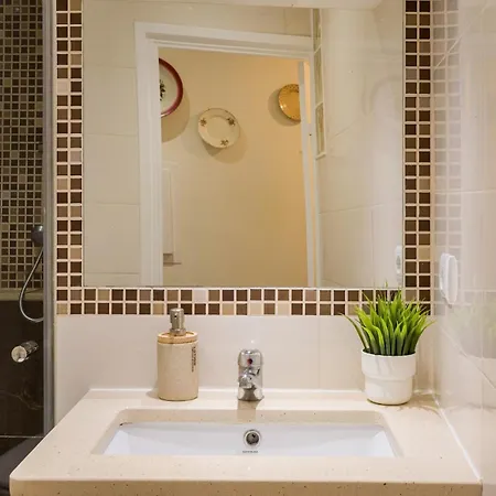 Appartamento Alfama Cozy Hideaway | 2br Lisbona