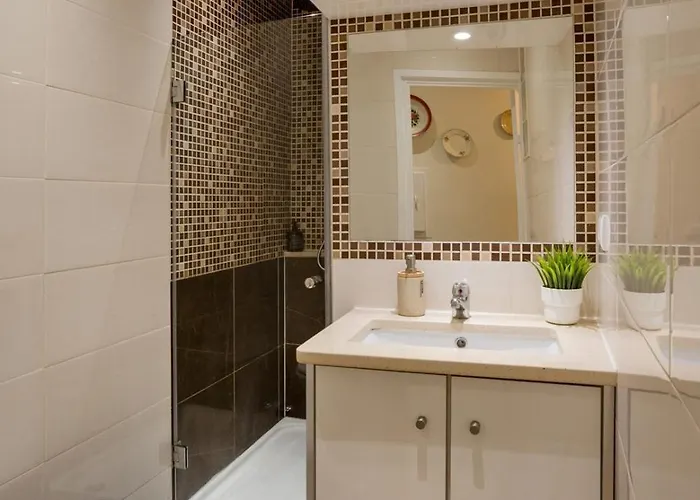 Alfama Cozy Hideaway | 2br Апартаменты